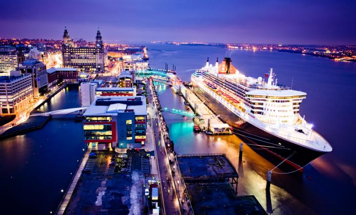 Queen Mary 2 in Liverpool